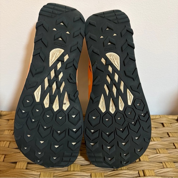 Altra Lone Peak 7 Women's Size 9 Trail Running Shoes Orange/Peach Color - Picture 3 of 13